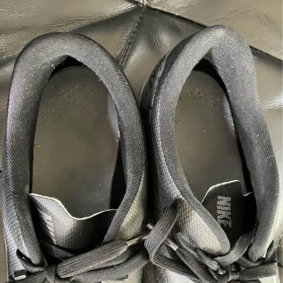 Men’s size 11Nike indoor soccer shoes - Picture 7 of 9